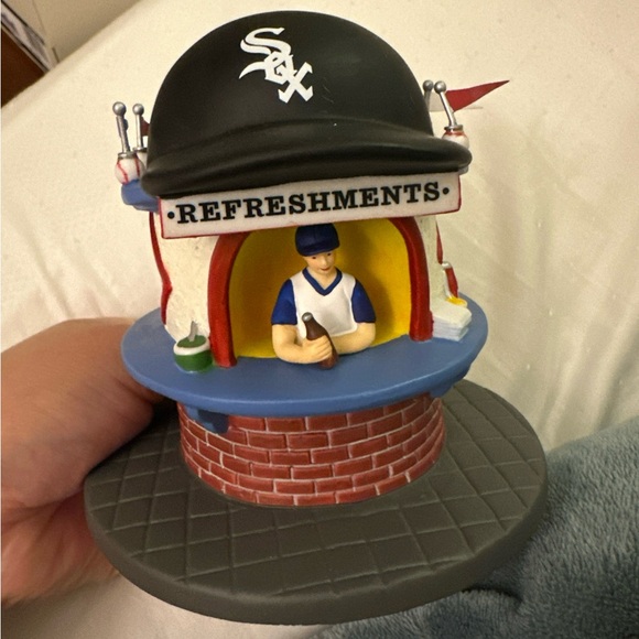 Department 56 Other - Department 56 Chicago White Sox Baseball Refreshment Stand MLB 2004